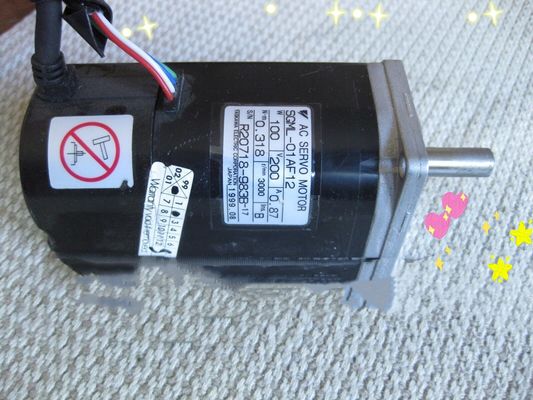 Yaskawa SGML-01AF12B AC SERVO MOTOR 0.87A 100W 3000RPM 200V NEW